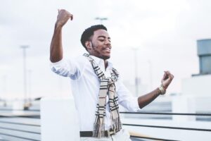 How to make money on your smartphone with IQ Option