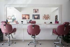 Koliko je potrebno za pokretanje i vođenje uspješnog frizerskog i kozmetičkog salona u Nairobiju?