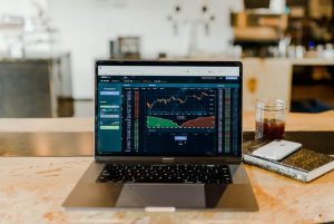 Why traders lose money with trading indicators